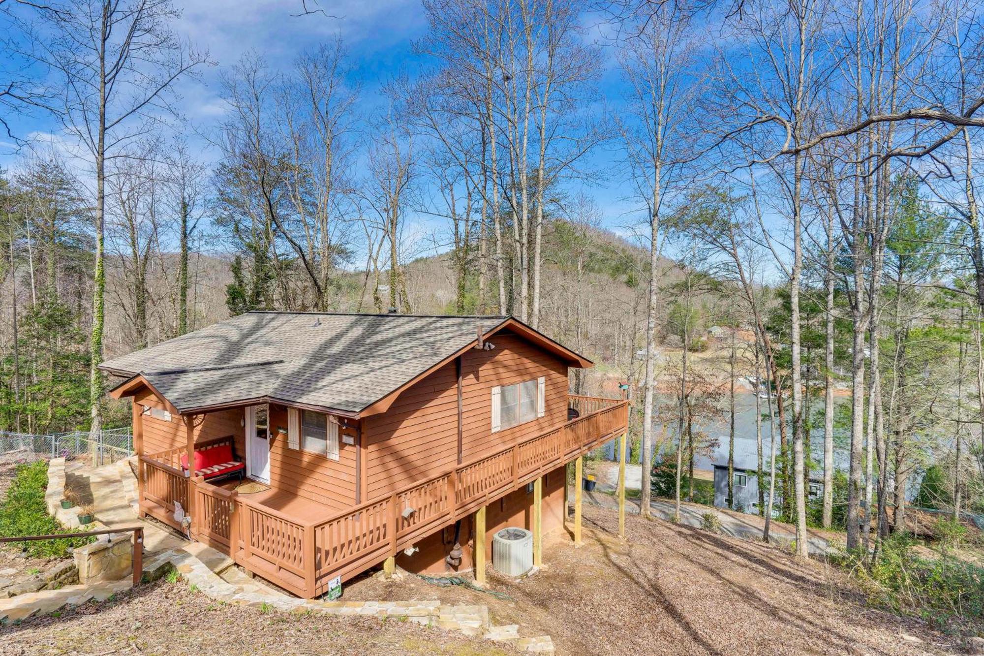 Вілла Pet-Friendly Hiawassee Cabin With Lake Views And Sauna Екстер'єр фото